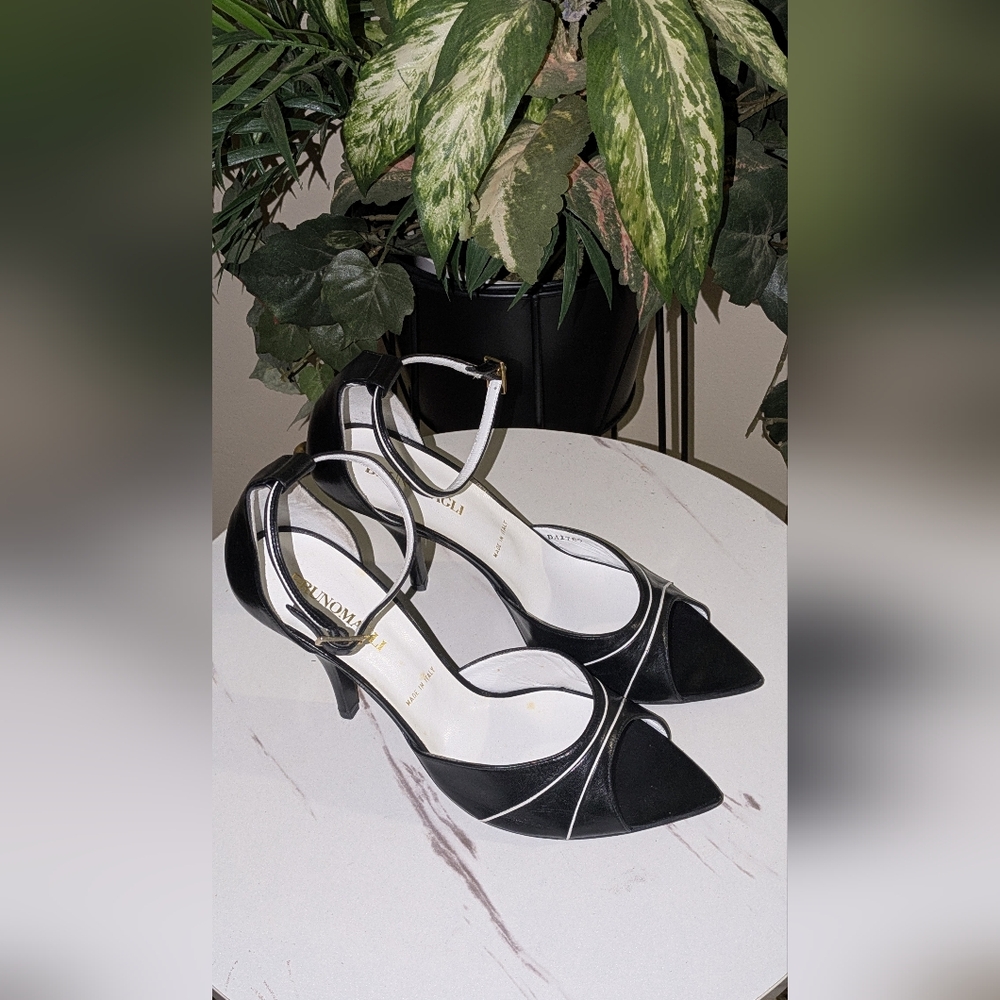 *Rare* Bruno Magli Black Women's Heels - Picture 6 of 12